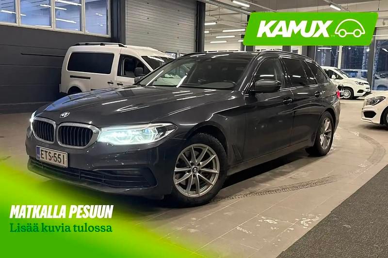 Käytetty BMW 520 Sport Line 258 HP (189 kW) 2018 Hopea / harmaa Sedan