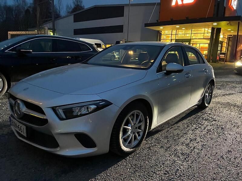 Käytetty 2019 Mercedes A180 Business Viistoperä | 19 400 € (Perustarjous) - Kuva 1/4