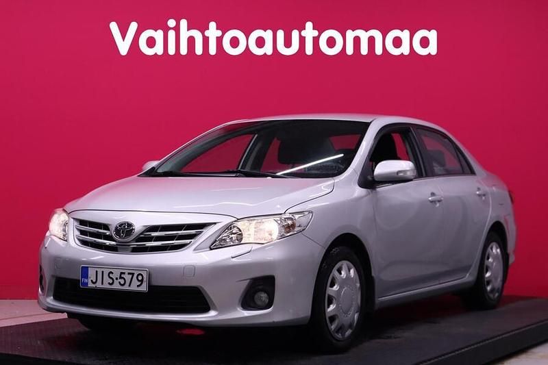 Käytetty Toyota Corolla Sol 132 HP (97 kW) 2012 Sedan