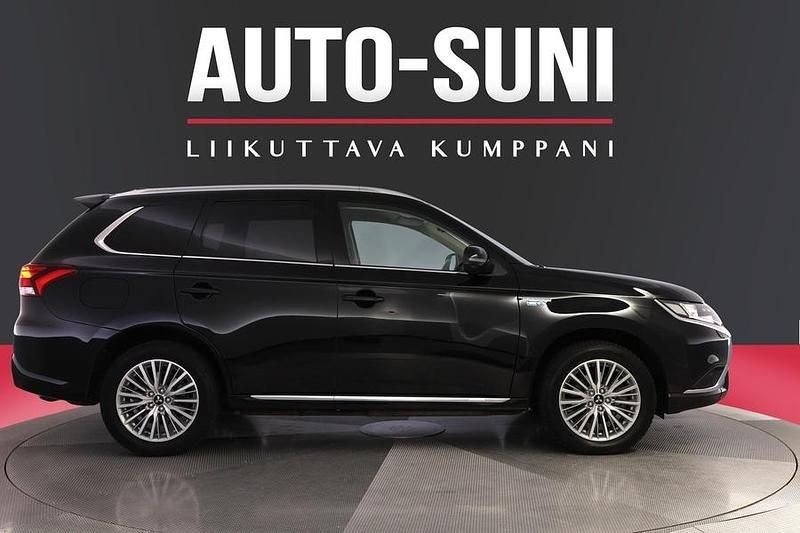 Käytetty Mitsubishi Outlander P-HEV Intense 135 HP (99 kW) 2020 Katumaasturi
