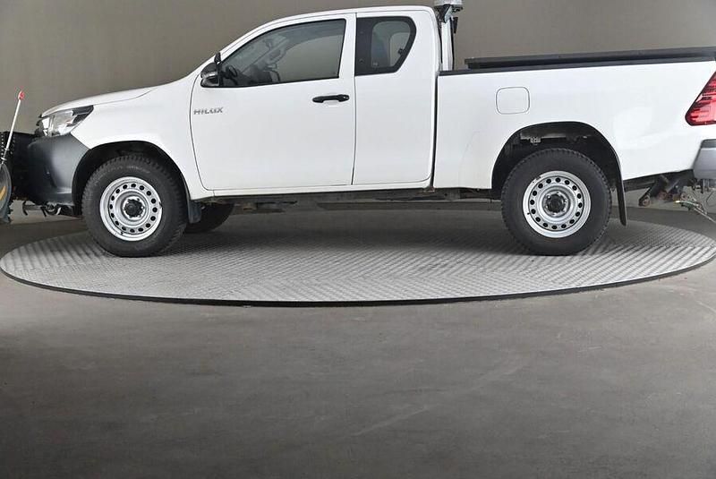 Käytetty Toyota HiLux Life 150 HP (110 kW) 2020 Nouto