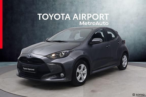 Käytetty Toyota Yaris Active 114 HP (83 kW) 2024 Harmaa Viistoperä