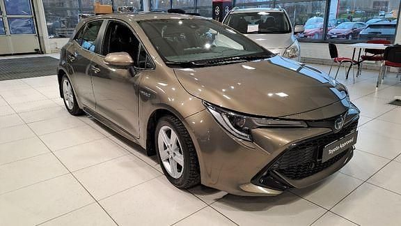 Käytetty Toyota Corolla Active 122 HP (89 kW) 2020 Ruskea (beige) Viistoperä