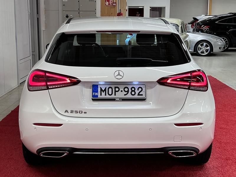 Käytetty Mercedes A250 Business 160 HP (117 kW) 2023 Viistoperä