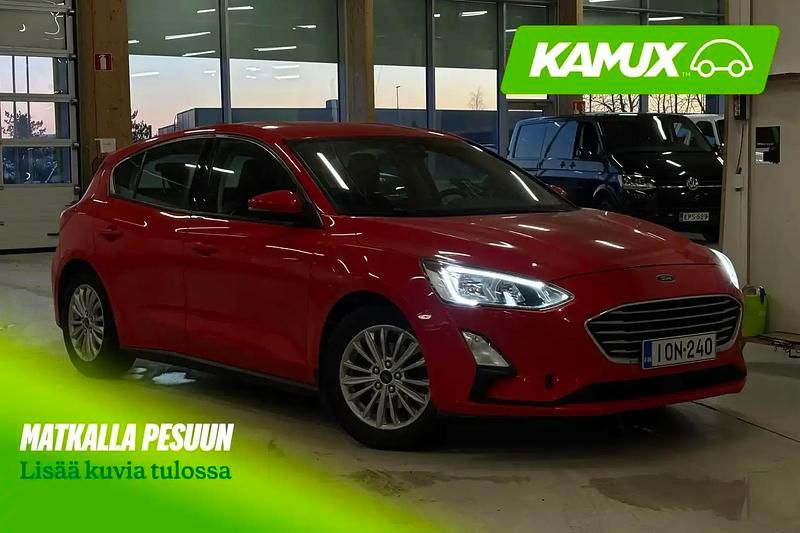 Käytetty Ford Focus Trend 101 HP (74 kW) 2018 Punainen Sedan