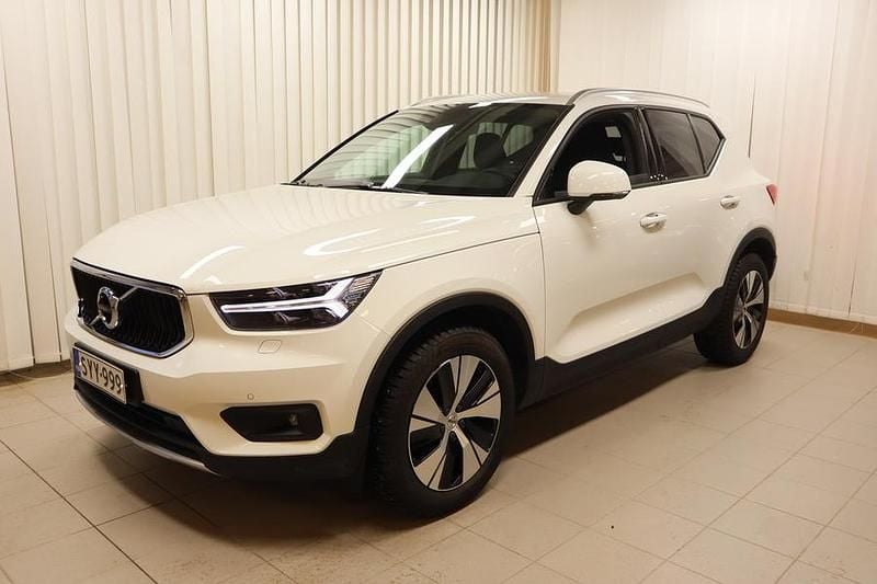 Käytetty Volvo XC40 Momentum 197 HP (144 kW) 2022 Valkoinen Katumaasturi