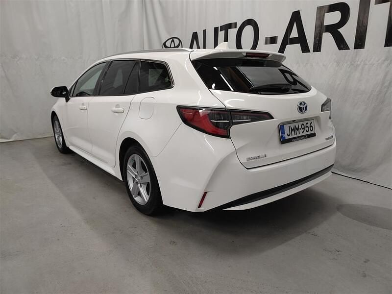 Käytetty Toyota Corolla Edition 122 HP (89 kW) 2022 Valkoinen Farmari