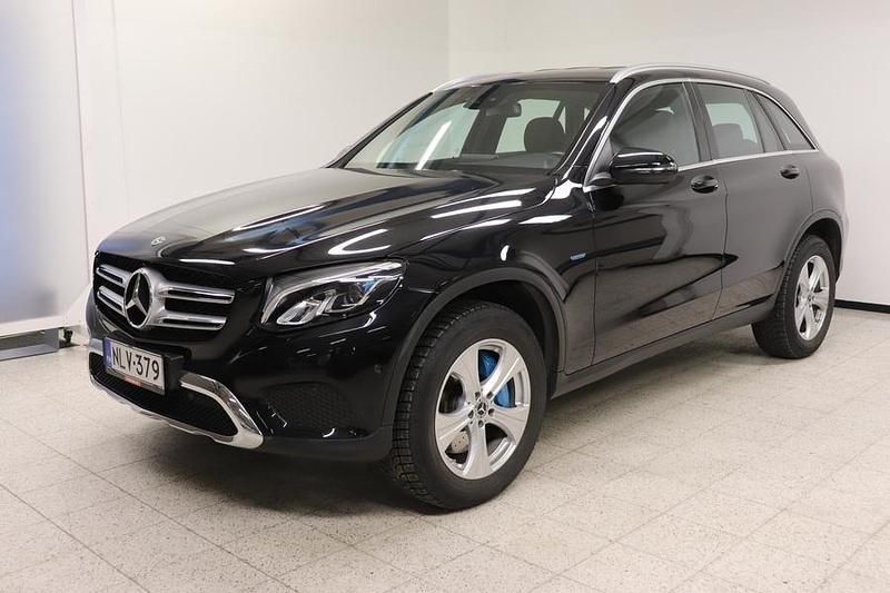 Musta Käytetty 2017 Mercedes GLC350 Business Katumaasturi | 24 890 € (Hieman kallis) - Kuva 1/3