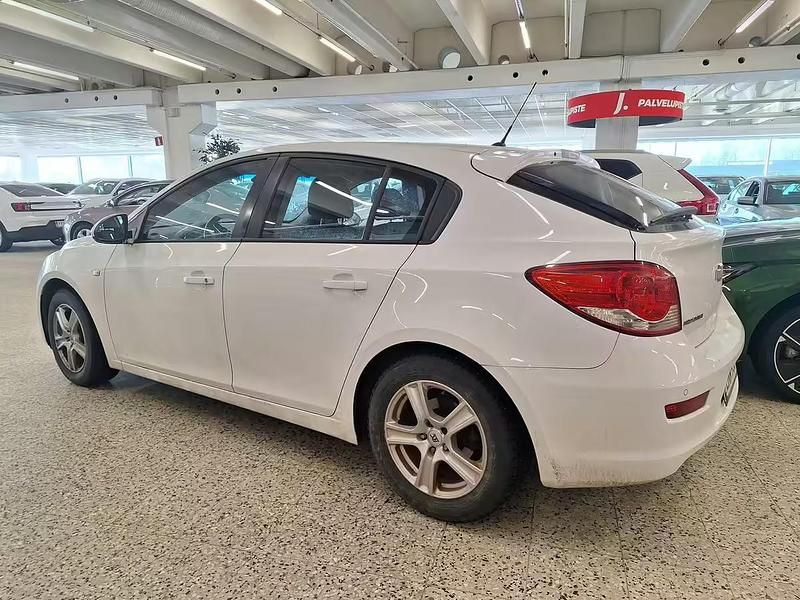 Käytetty Chevrolet Cruze LT 124 HP (91 kW) 2013 Valkoinen Viistoperä