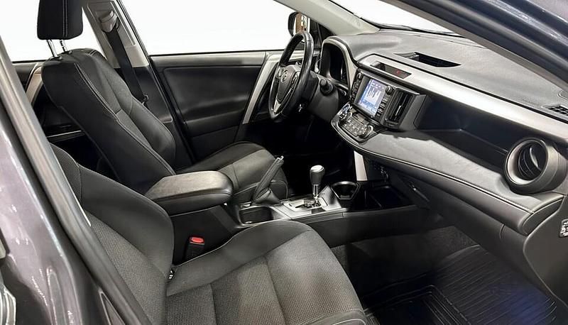 Käytetty Toyota RAV4 Hybrid Active 155 HP (114 kW) 2017 Harmaa Katumaasturi