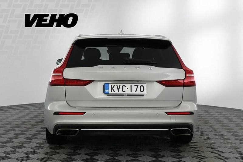 Käytetty Volvo V60 Inscription 317 HP (233 kW) 2019 Valkoinen Farmari