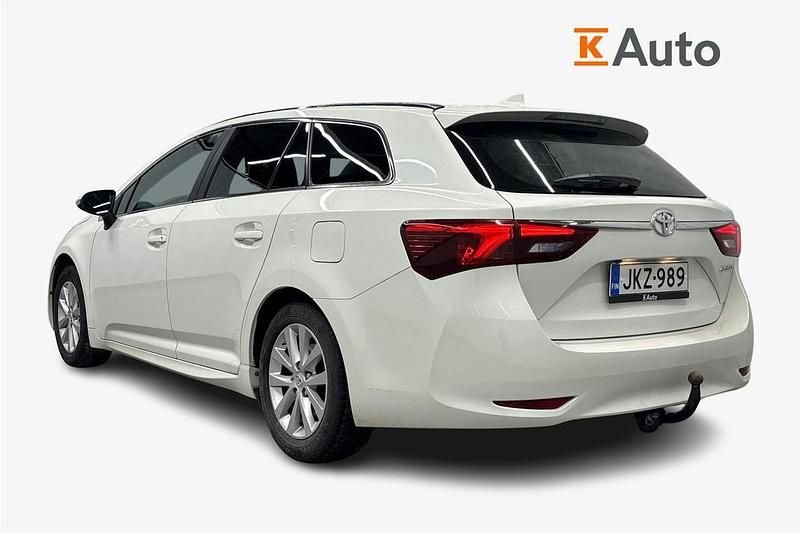 Käytetty Toyota Avensis Multidrive S 147 HP (108 kW) 2018 Valkoinen Farmari