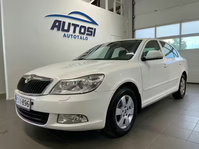 Hopea / harmaa Käytetty 2011 Skoda Octavia RS Sedan | 6 750 € (Perustarjous) - Kuva 1/4