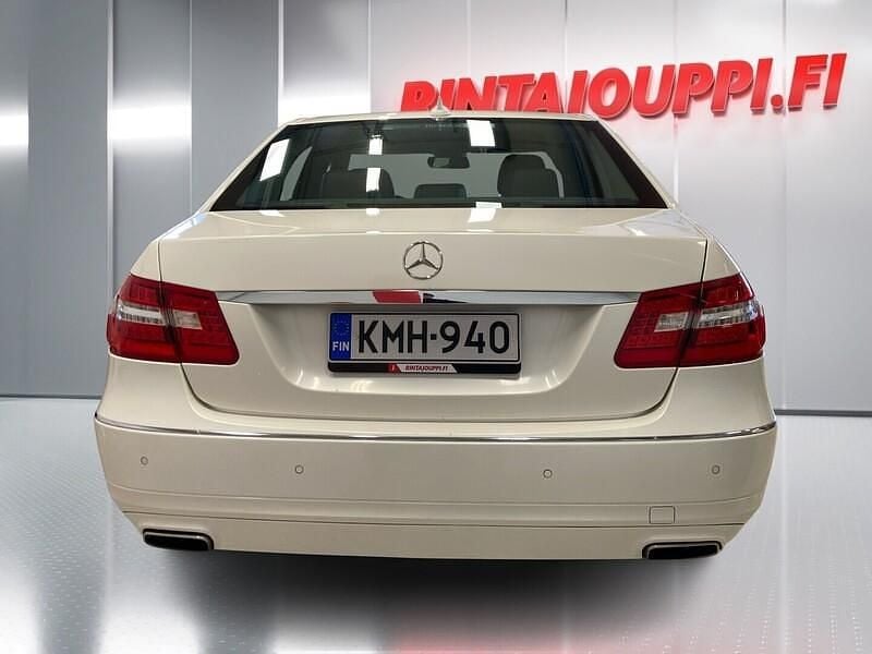 Käytetty Mercedes E220 Business 170 HP (125 kW) 2013 Sedan