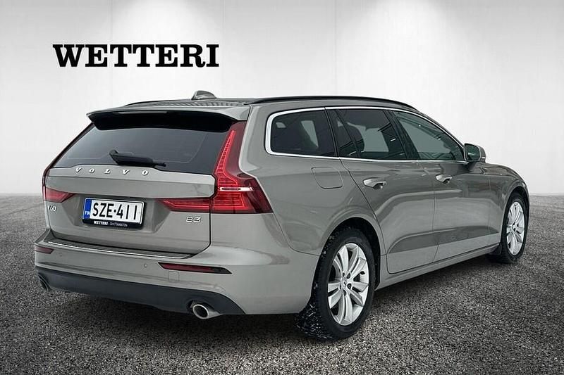 Käytetty Volvo V60 Momentum 163 HP (119 kW) 2022 Farmari