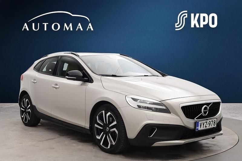 Käytetty Volvo V40 Business Edition 120 HP (88 kW) 2016 Ruskea Viistoperä