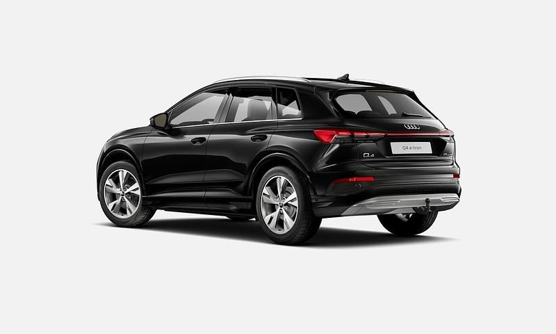 Uusi Audi Q4 e-tron Comfort 207 kW (282 HP) 2026 Musta Katumaasturi