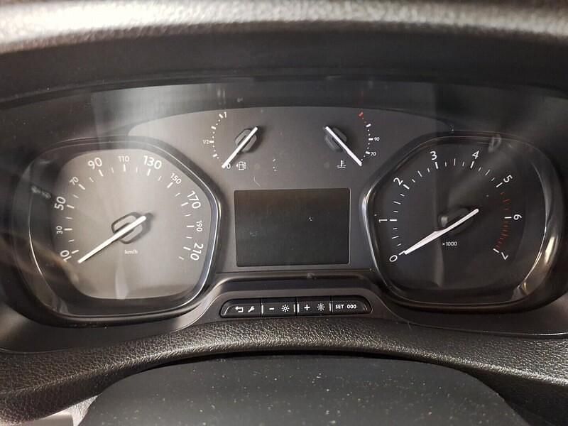 Käytetty Opel Vivaro Comfort 144 HP (105 kW) 2023 Valkoinen Tila-auto