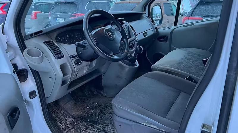 Käytetty Opel Vivaro 135 HP (99 kW) 2005 Valkoinen Tila-auto