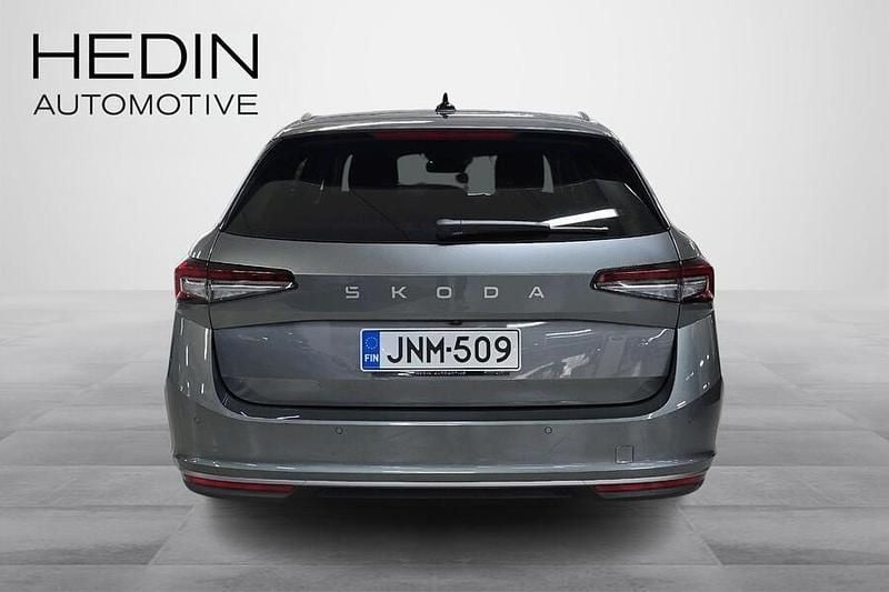 Käytetty Skoda Superb LAURIN & KLEMENT 204 HP (150 kW) 2024 Harmaa Farmari