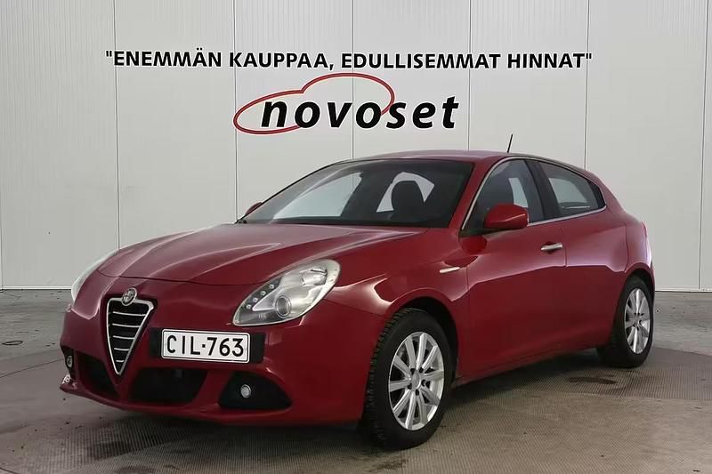 Käytetty Alfa Romeo Giulietta 170 HP (125 kW) 2011 Punainen Viistoperä