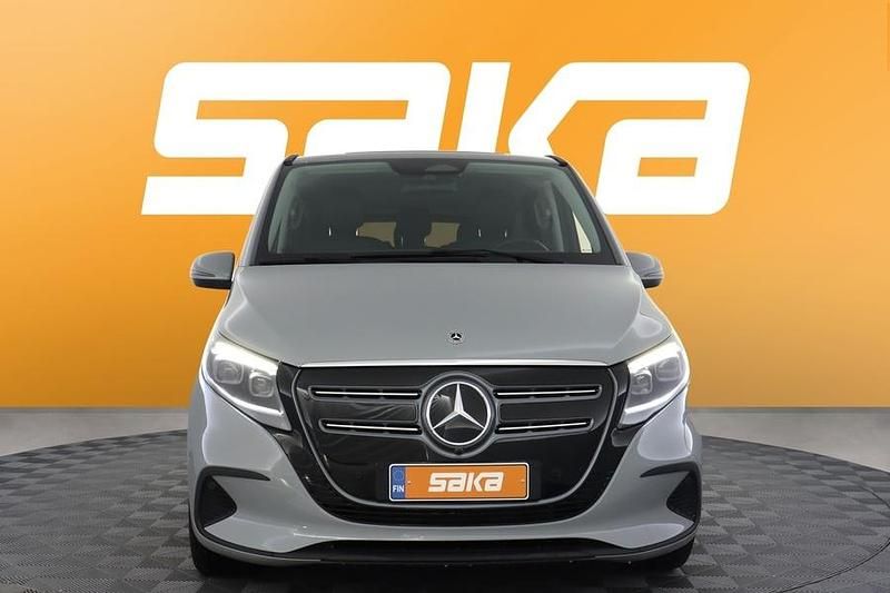 Käytetty Mercedes EQV300 150 kW (204 HP) 2024 Tila-auto