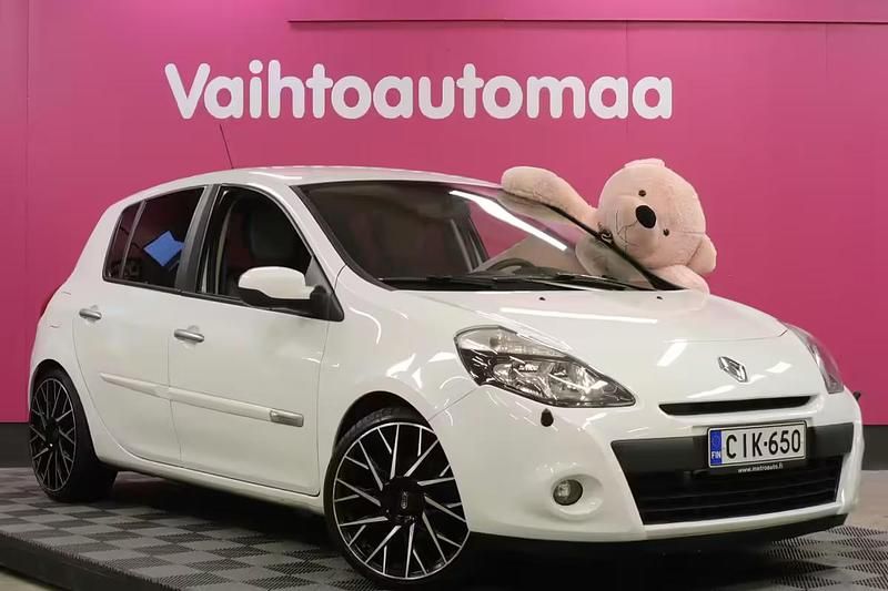 Käytetty Renault Clio IV 75 HP (55 kW) 2012 Viistoperä