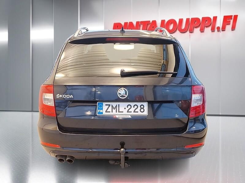 Käytetty Skoda Superb Ambition 170 HP (125 kW) 2014 Musta Farmari