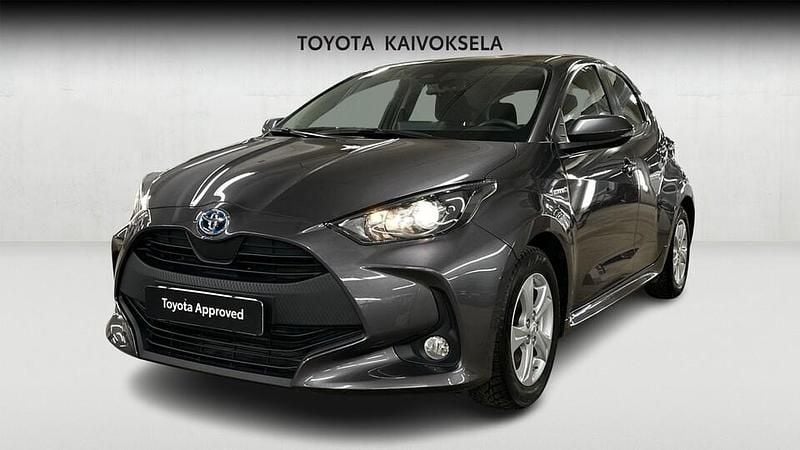 Käytetty Toyota Yaris Hybrid Active 116 HP (85 kW) 2021 Harmaa Viistoperä