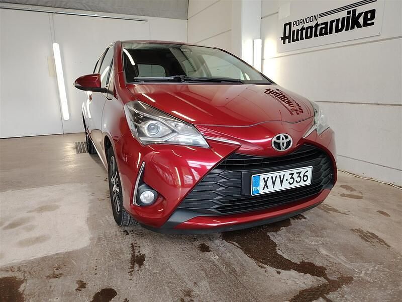 Käytetty Toyota Yaris Multidrive S 112 HP (82 kW) 2019 Punainen Viistoperä