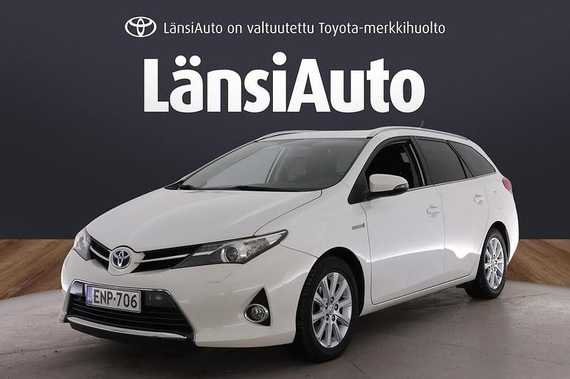 Valkoinen Käytetty 2015 Toyota Auris Touring Sports Active Farmari | 15 990 € (Perustarjous) - Kuva 1/1