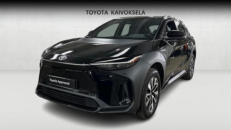 Käytetty Toyota bZ4X Active 2024 Musta Katumaasturi