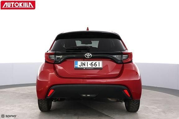 Käytetty Toyota Yaris Style 114 HP (83 kW) 2024 Met. punainen Viistoperä