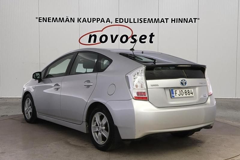 Käytetty Toyota Prius Sol 99 HP (72 kW) 2011 Hopea Viistoperä