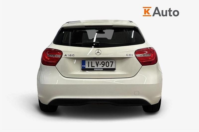 Käytetty Mercedes A180 Business 109 HP (80 kW) 2015 Viistoperä