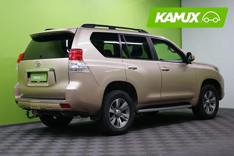 Käytetty Toyota Land Cruiser Luxury 173 HP (127 kW) 2010 Hopea / harmaa Katumaasturi