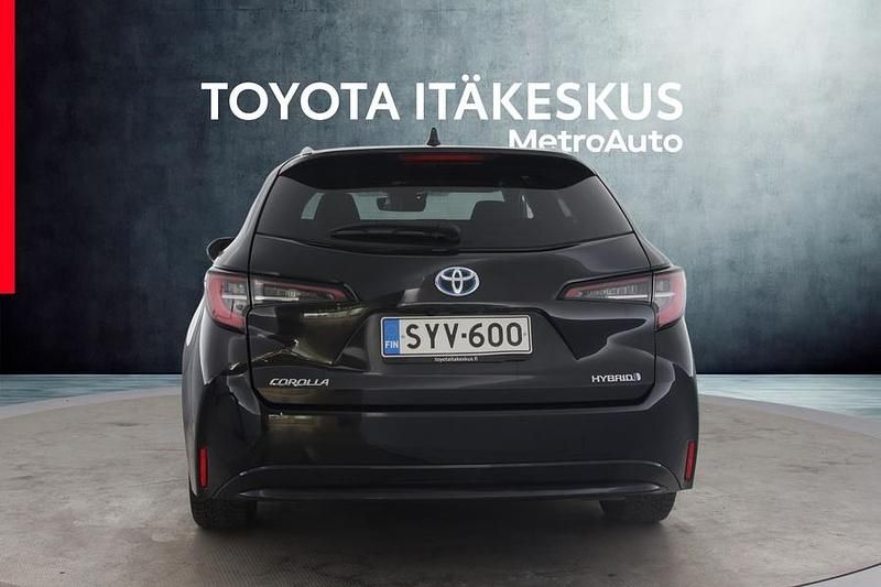 Käytetty Toyota Corolla Active 122 HP (89 kW) 2021 Musta Farmari