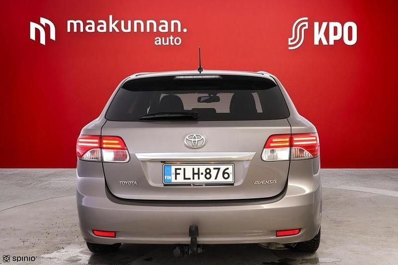 Käytetty Toyota Avensis Multidrive S 147 HP (108 kW) 2014 Ruskea Farmari