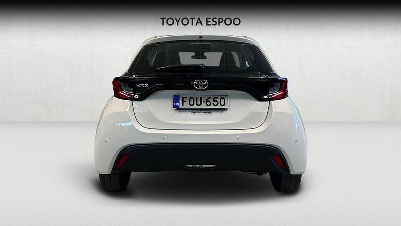 Käytetty Toyota Yaris Life 72 HP (52 kW) 2021 Valkoinen Viistoperä