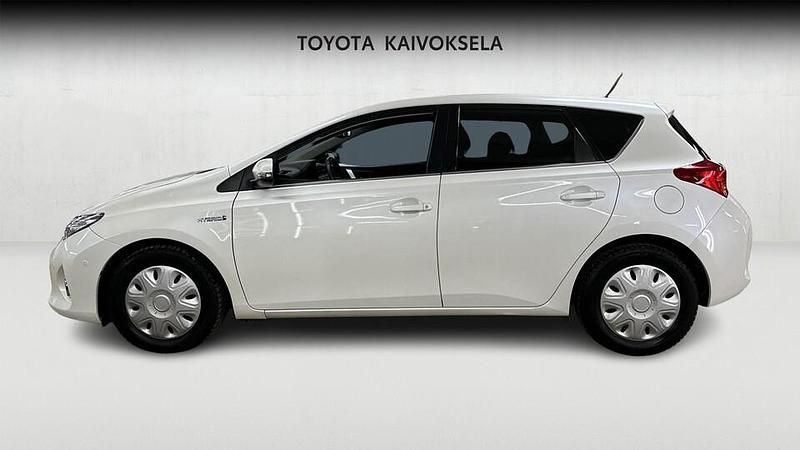 Käytetty Toyota Auris Hybrid Comfort 99 HP (72 kW) 2013 Valkoinen Viistoperä