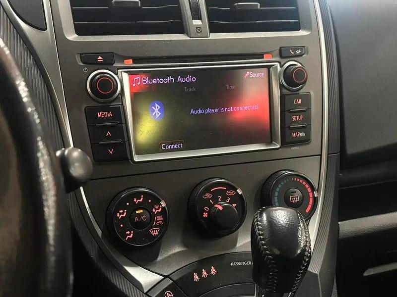 Käytetty Toyota Verso-S Multidrive S 99 HP (72 kW) 2014 Hopea / harmaa Tila-auto