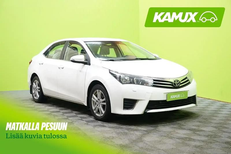 Käytetty Toyota Corolla Active 132 HP (97 kW) 2015 Valkoinen Sedan