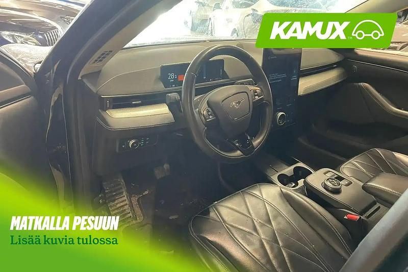 Käytetty Ford Mustang Mach-E 197 kW (269 HP) 2021 Musta Katumaasturi
