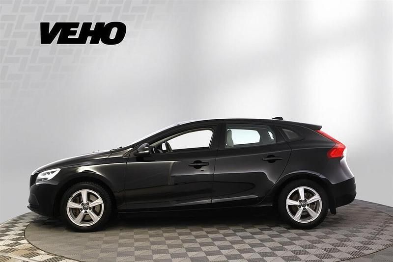 Käytetty Volvo V40 Business Edition 120 HP (88 kW) 2016 Musta Viistoperä