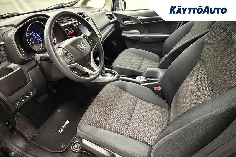 Käytetty Honda Jazz Comfort 102 HP (75 kW) 2016 Musta Viistoperä