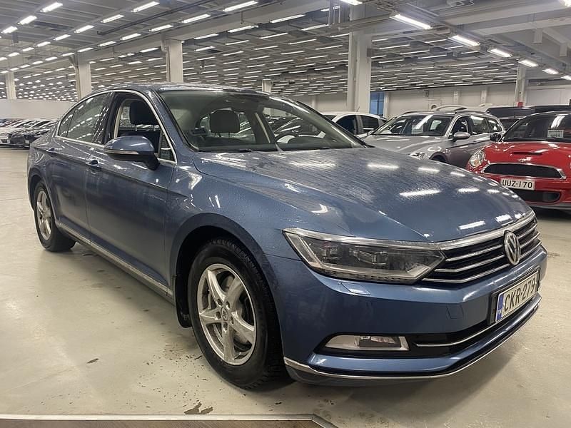 Sininen Käytetty 2017 VW Passat Highline Sedan | 15 900 € (Perustarjous) - Kuva 1/4