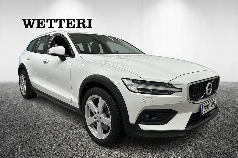 Käytetty Volvo V60 CC Business Edition 197 HP (144 kW) 2022 Valkoinen Farmari