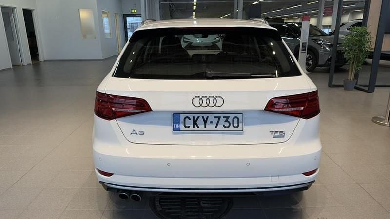 Käytetty Audi A3 Sportback Business 150 HP (110 kW) 2016 Valkoinen Viistoperä