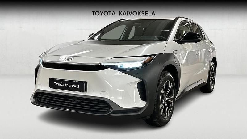 Käytetty Toyota bZ4X Business Edition 2025 Valkoinen Katumaasturi