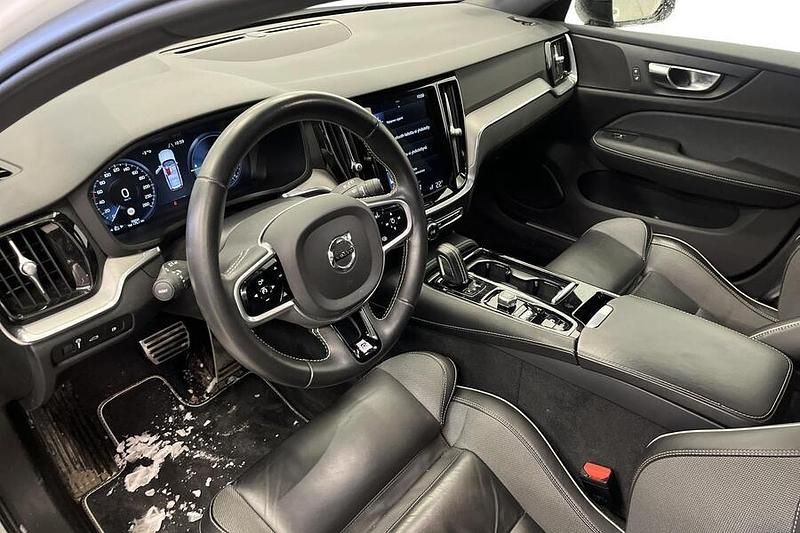 Käytetty Volvo V60 R-Design 392 HP (288 kW) 2020 Valkoinen Farmari